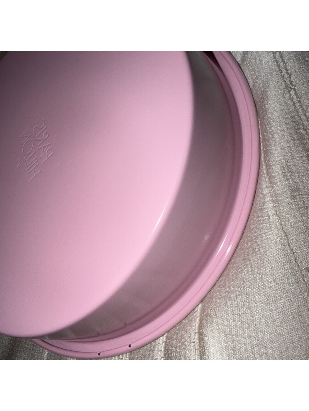 Paris Hilton Nonstick Bakeware 9inch Round Cake Pan Heavy Duty Carbon Steel